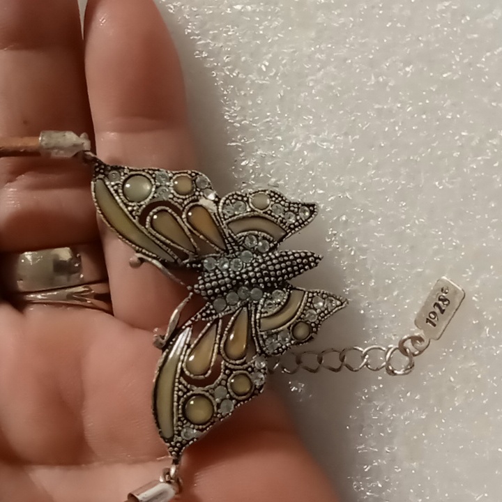 1928 Silver And Gold Butterfly Pendant Necklace 18 In Long 14$